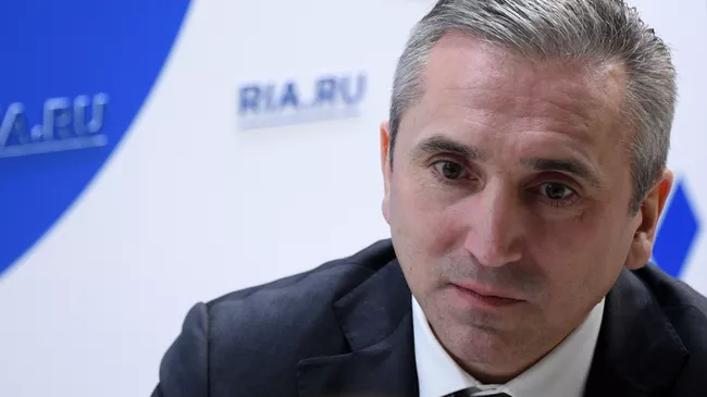Губернатор Тюменской области Александр Моор на стенде МИА Россия Сегодня на Российском инвестиционном форуме в Сочи