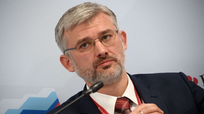 Министр транспорта РФ Евгений Дитрих на Российском инвестиционном форуме в Сочи