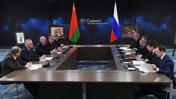 Президент РФ Владимир Путин и президент Белоруссии Александр Лукашенко во время встречи в образовательном центре Сириус в Сочи