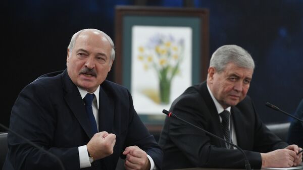 Президент Белоруссии Александр Лукашенко и посол Белоруссии в России Владимир Семашко