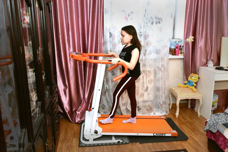 Девочка с железным характером. Ксюшу спасет операция на позвоночнике Девочка с железным характером. Ксюшу спасет операция на позвоночнике