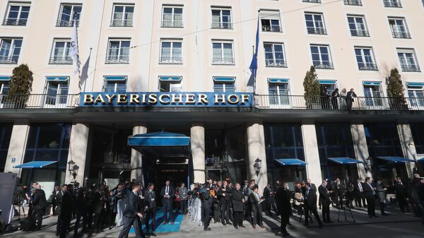 Здание отеля Bayerischer Hof, где проходит Мюнхенская конференция по безопасности