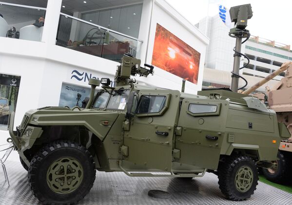 Испанский колёсный полноприводный внедорожник VAMTAC ST5 на международной выставке вооружений IDEX-2019 в Абу-Даби