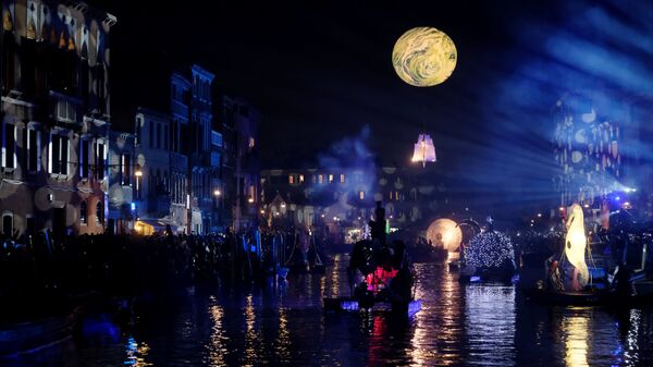 Парад, посвященный началу карнавального сезона в Венеции