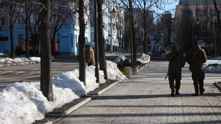 Военнослужащие ДНР патрулируют в центре Донецка, где прогремели три взрыва. 18 февраля 2019