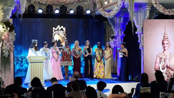 Победительницы конкурса Мисс мира 2018 на пресс-конференции в Бангкоке. 18 февраля 2019