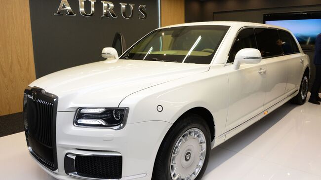 Презентация автомобиля Aurus на международной выставке вооружений IDEX-2019
