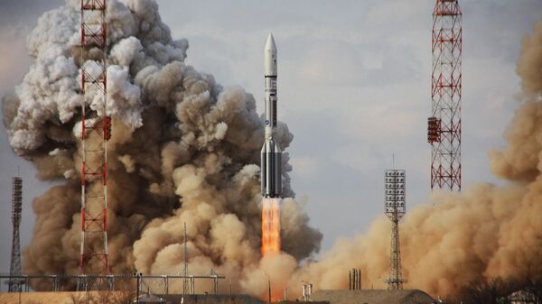 Старт ракеты Протон-М с космодрома Байконур