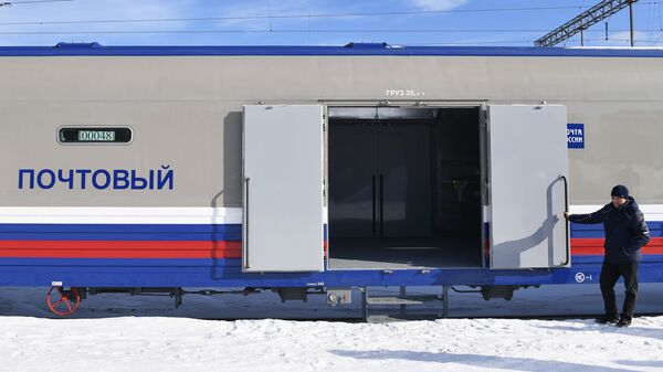 Новый почтово-багажный вагон Почты России на станции Новосибирск - Главный