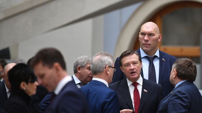 Николай Валуев в Гостином дворе перед началом оглашения ежегодного послания президента Российской Федерации Федеральному Собранию. 20 февраля 2019 Николай Валуев в Гостином дворе перед началом оглашения ежегодного послания президента Российской Федерации Федеральному Собранию. 20 февраля 2019