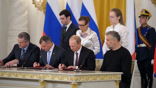 Подписание Договора между РФ и Республикой Крым о принятии в РФ Республики Крым и образовании в составе РФ новых субъектов