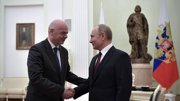 Президент РФ Владимир Путин и президент ФИФА Джанни Инфантино во время встречи