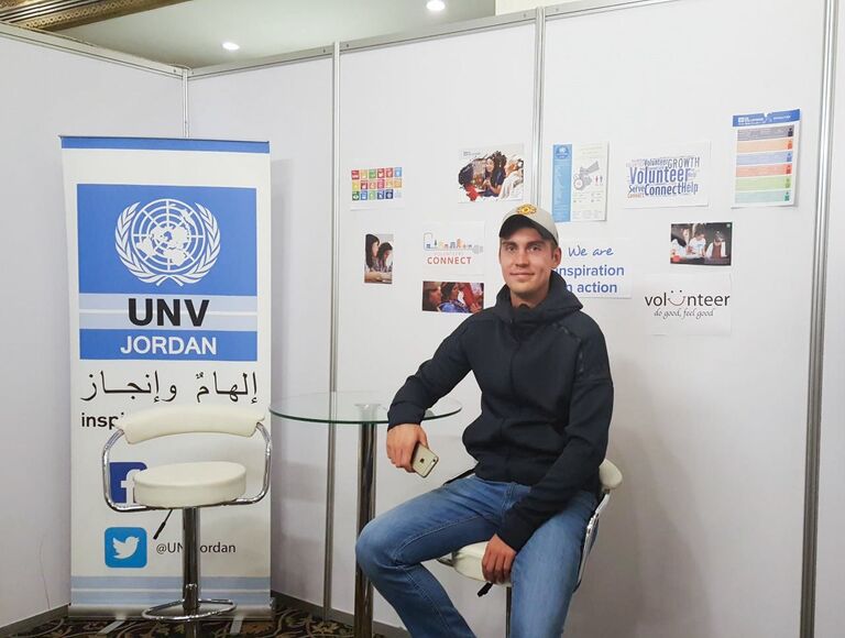 Волонтер Денис Корчунов