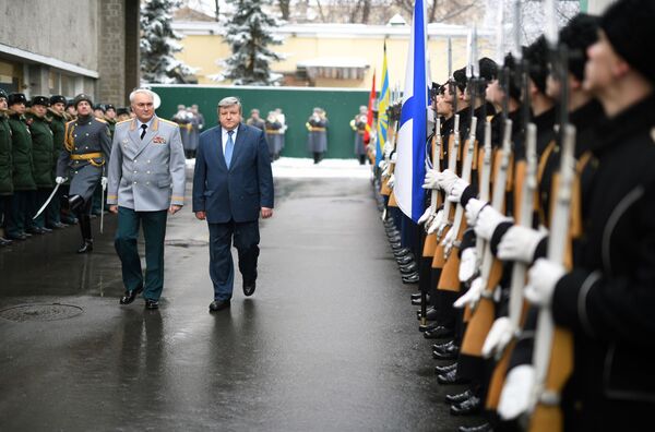 Заместитель министра обороны РФ – начальник главного военно-политического управления Вооруженных Сил РФ, генерал-полковник Андрей Картаполов и заместитель полномочного представителя президента Российской Федерации в Центральном федеральном округе Николай Овсиенко на открытии Музея истории Военной комендатуры Москвы на Новой Басманной улице. 21 февраля 2019 Заместитель министра обороны РФ – начальник главного военно-политического управления Вооруженных Сил РФ, генерал-полковник Андрей Картаполов и заместитель полномочного представителя президента Российской Федерации в Центральном федеральном округе Николай Овсиенко на открытии Музея истории Военной комендатуры Москвы на Новой Басманной улице. 21 февраля 2019