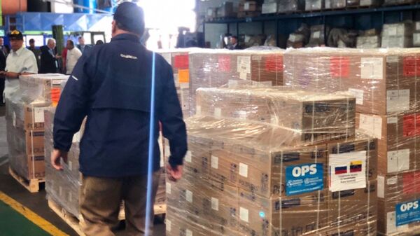 Коробки с медикаментами и медицинским оборудованием, переданные Россией Венесуэле, в аэропорту Каракаса