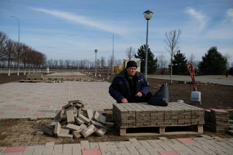 После закрытия казино за полцены продавали даже тротуарную плитку на территории