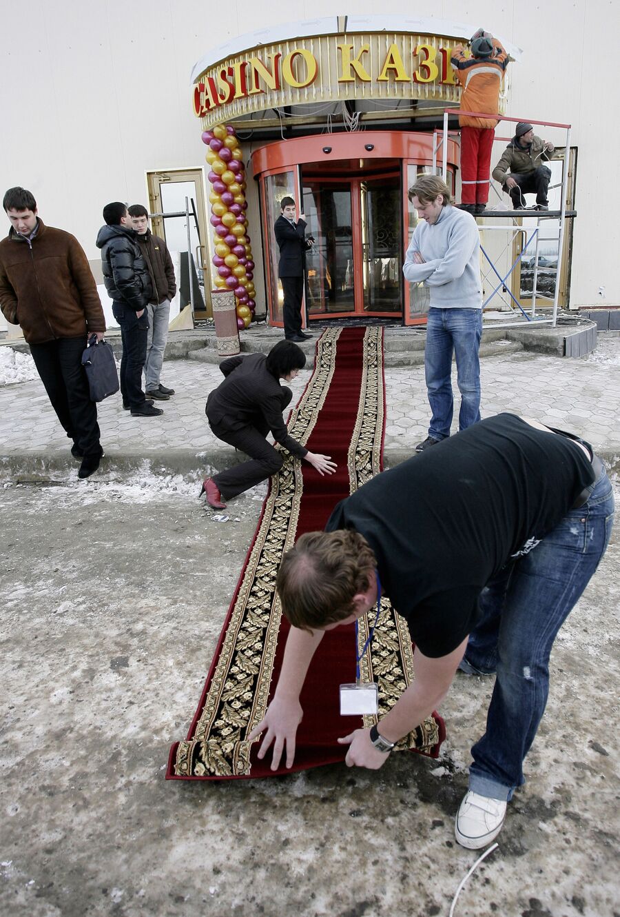 Подготовка к открытию казино Оракул, расположенного в игорной зоне Азов-Сити на границе Краснодарского края и Ростовской области