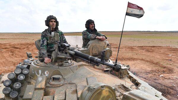 Военнослужащие сирийской армии на передовых позициях в районе города Манбидж