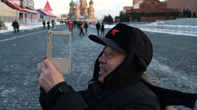 Турист на Красной площади в Москве