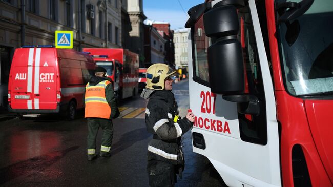 Сотрудники противопожарной службы МЧС России