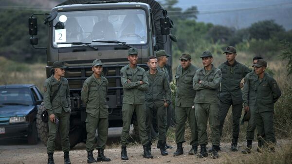 Военнослужащие армии Венесуэлы на границе с Колумбией