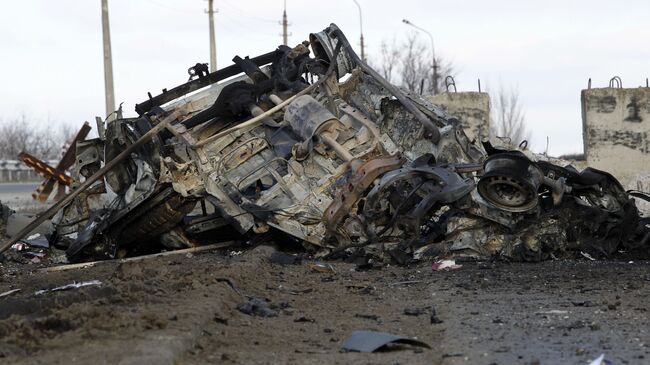 Гражданский автомобиль, подорванный на нейтральной территории в районе КПП  через линию соприкосновения Еленовка к северу от Донецка