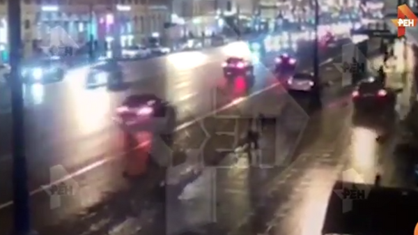 В Сети появилось видео момента наезда BMW на пешеходов в Петербурге