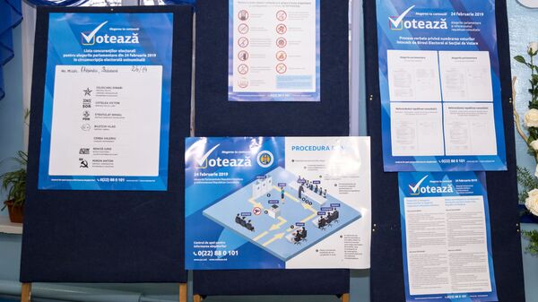 Информационный стенд на избирательном участке в Кишиневе. 24 февраля 2019