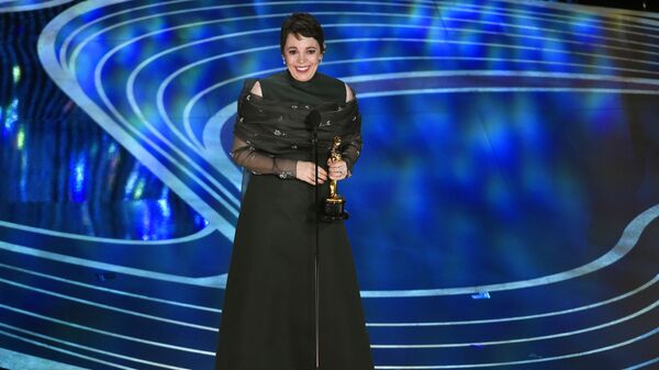 Оливия Кольман, получившая награду в номинации Лучшая женская роль за фильм Фаворитка, на церемонии вручения наград премии Оскар-2019