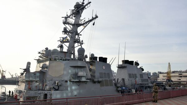 Ракетный эсминец США Дональд Кук в Одесском морском торговом порту