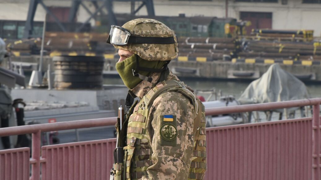 © РИА Новости / СтрингерПерейти в медиабанк<br>Украинский военнослужащий. Архивное фото