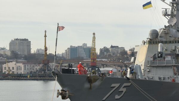 Ракетный эсминец США Дональд Кук в порту Одессы
