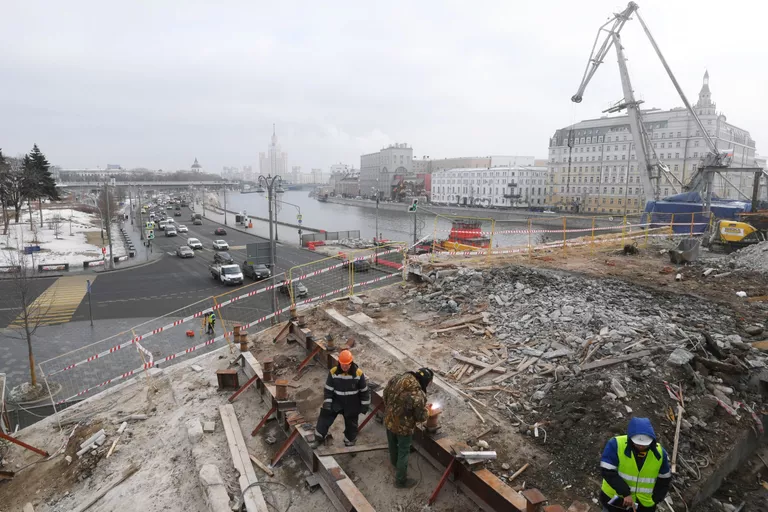 Ремонтные работы на Москворецком мосту Ремонтные работы на Москворецком мосту