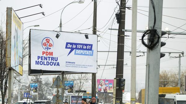 Предвыборный агитационный плакат  Демократической партии Молдовы в Кишиневе