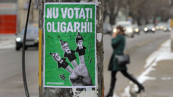 Листовка с призывом не голосовать за олигархов накануне парламентских выборов в Молдавии 