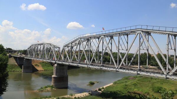 Вид на железнодорожный мост в Бендерах, Приднестровье