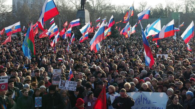 Участники митинга партии Народная воля в Севастополе