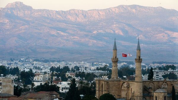 Вид из столицы Кипра Никосии на северную часть острова. Архивное фото