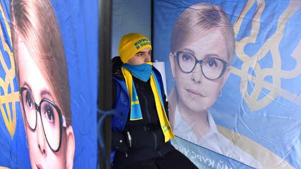 Агитационные плакаты кандидата в президенты Украины Юлии Тимошенко на одной из улиц во Львове
