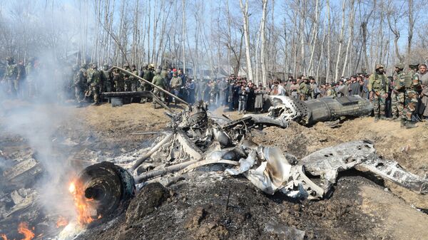 Место падения индийского самолета в Кашмире. 27 февраля 2019
