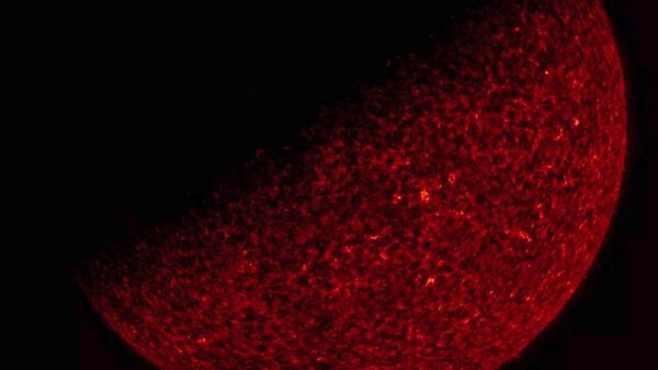 Солнце с тенью от Земли, снятое космическим аппаратом SDO. 6 февраля 2019 года
