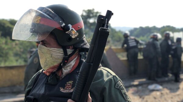 Полицейский на границе Венесуэлы