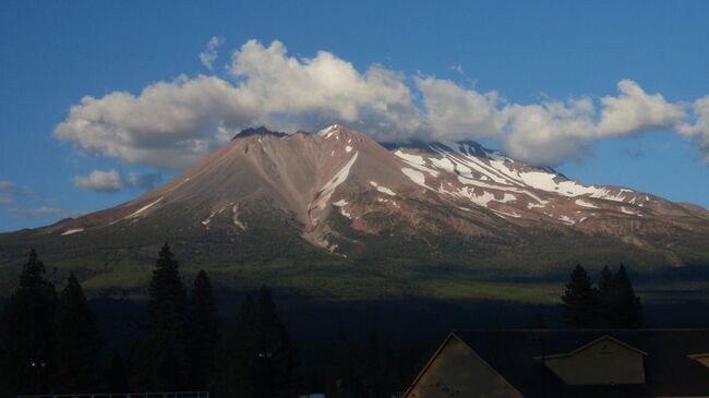 Вулкан Mount Shasta в Калифорнии