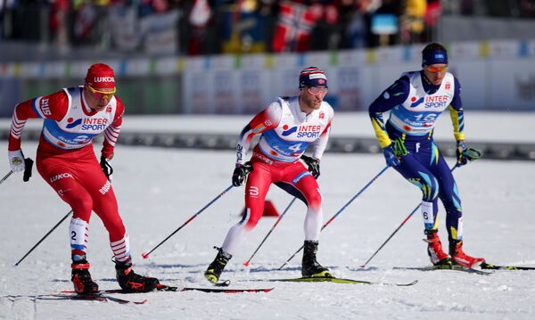 Александр Большунов, Мартин Сундбю и Алексей Полторанин (слева направо) в скиатлоне