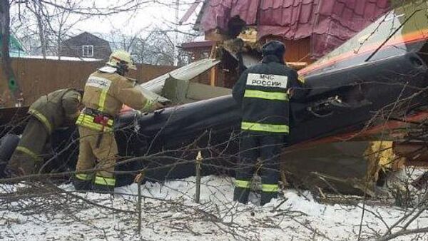 Легкомоторный самолет упал на дачный участок в Коломенском районе Подмосковья. 28 февраля 2019