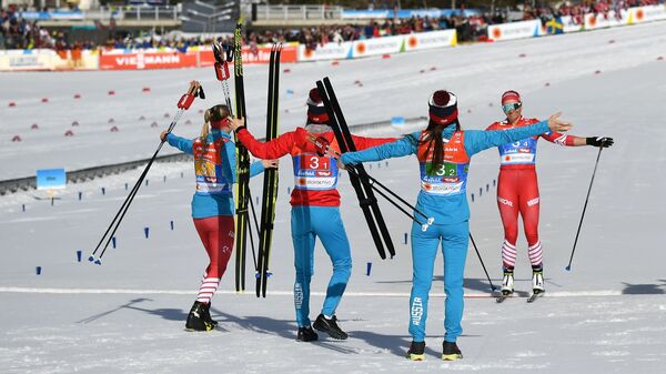 Российские лыжницы Юлия Белорукова, Анастасия Седова, Анна Нечаевская и Наталья Непряева (слева направо)