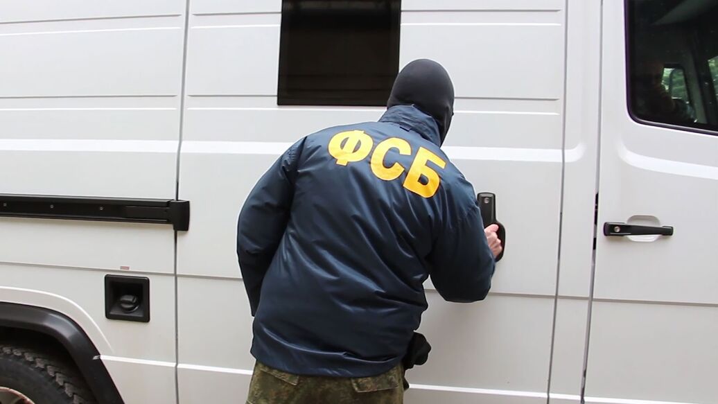 В Крыму ликвидировали агента Киева при закладке бомбы под машину офицера МО