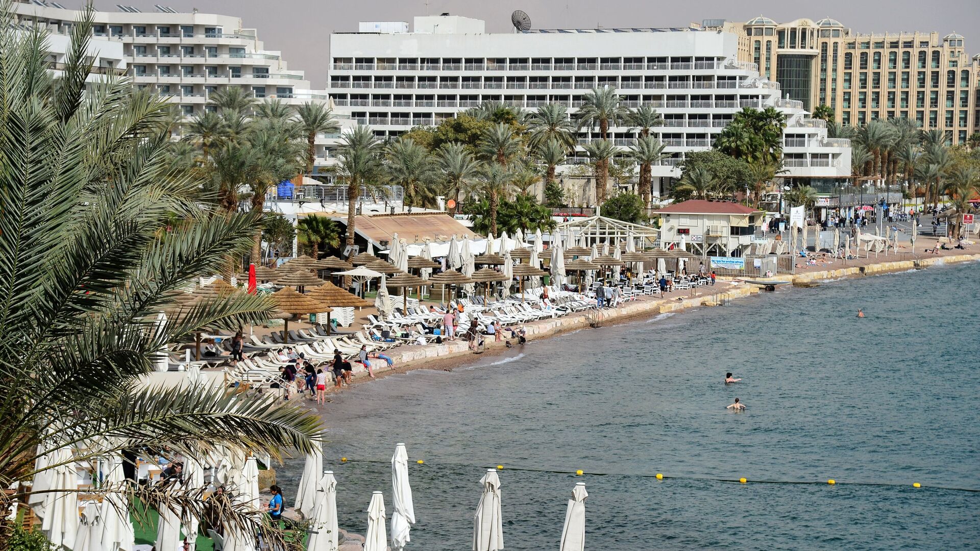 Отдыхающие на пляже в Эйлате - РИА Новости, 1920, 13.07.2021