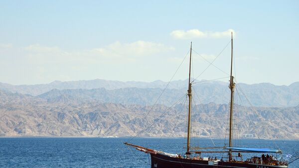 Прогулочная яхта в Красном море