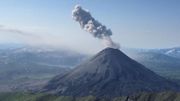 Шлейф от вулкана Карымский на Камчатке растянулся на 89 километров